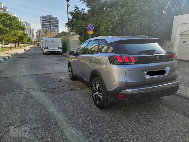 פיג'ו 3008