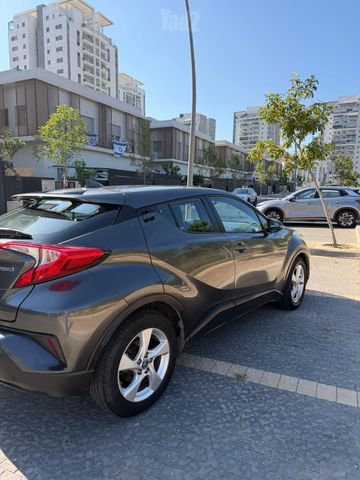 מודעת רכב טויוטה C-HR