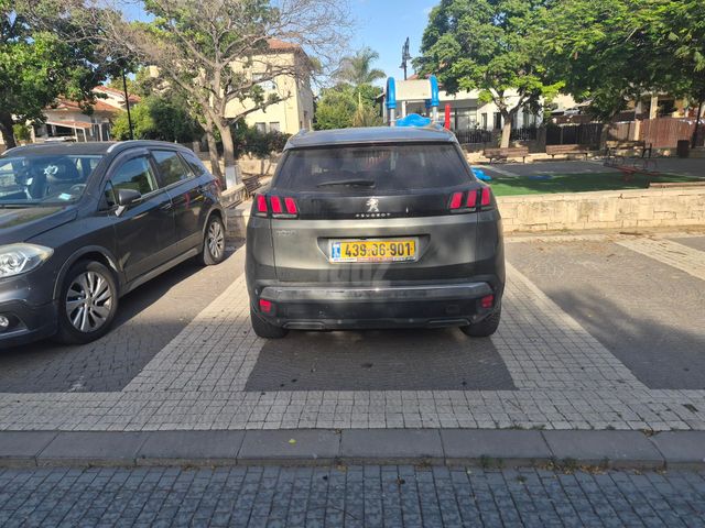 פיג'ו 3008