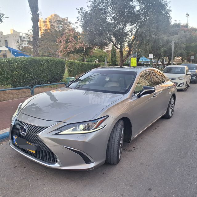 לקסוס ES
