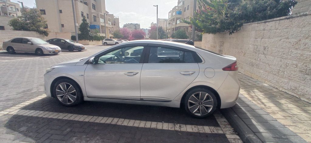 יונדאי איוניק