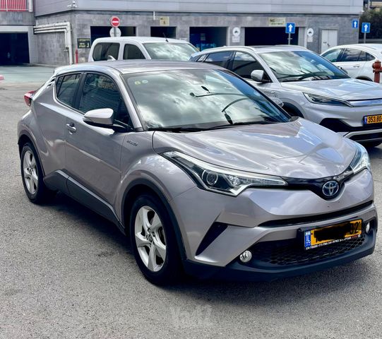 מודעת רכב טויוטה C-HR