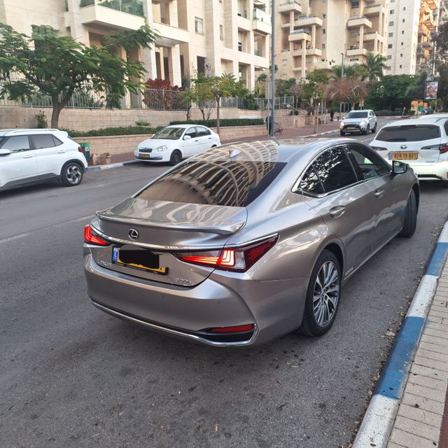 לקסוס ES