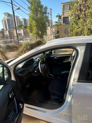 פיג'ו 208