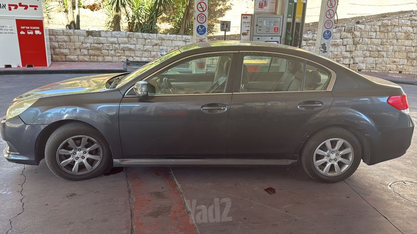 סובארו B4/לגאסי