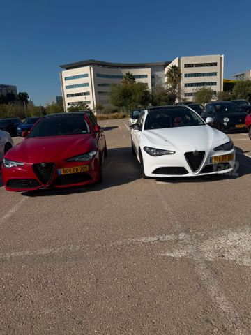 אלפא רומיאו ג'וליה