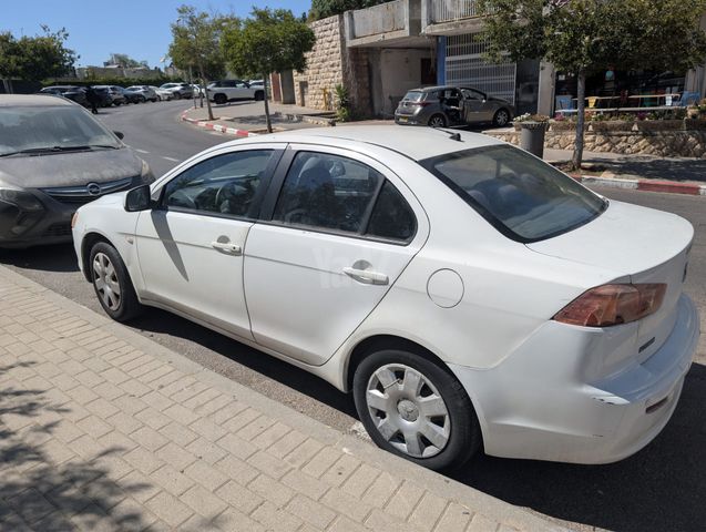 מודעת רכב מיצובישי לנסר