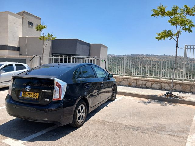 טויוטה פריוס