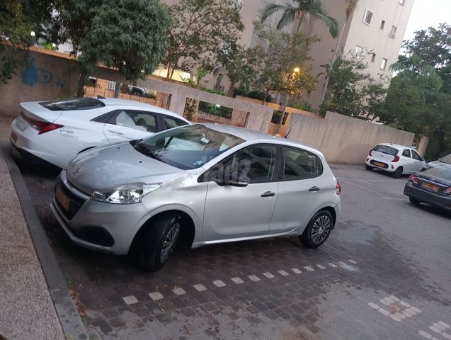 פיג'ו 208