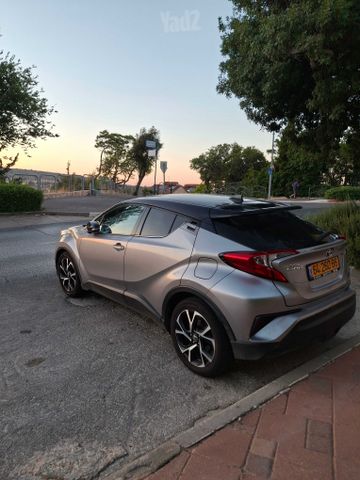 מודעת רכב טויוטה C-HR