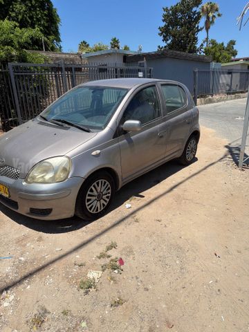 טויוטה יאריס