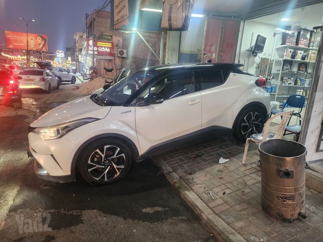 מודעת רכב טויוטה C-HR