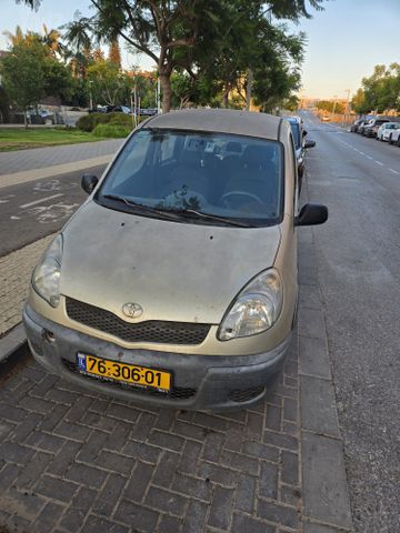 טויוטה יאריס