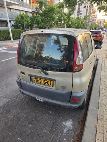 טויוטה יאריס