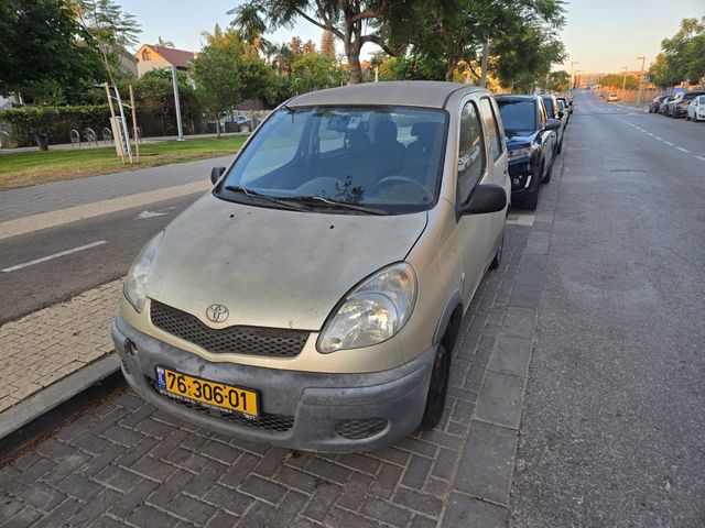טויוטה יאריס