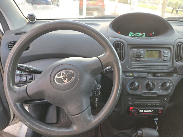 טויוטה יאריס