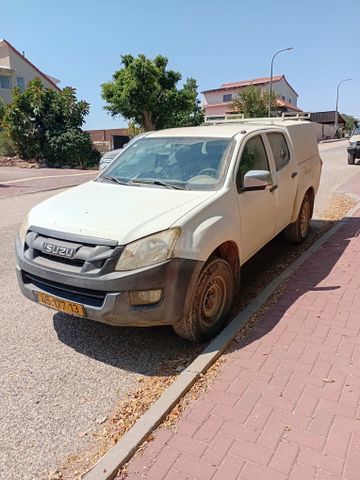 איסוזו די-מקס