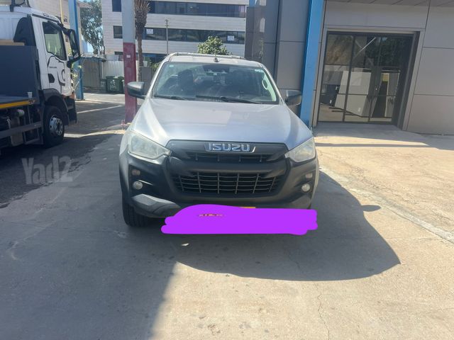 איסוזו די-מקס