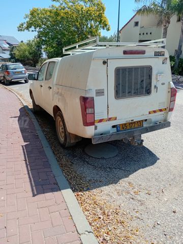 איסוזו די-מקס
