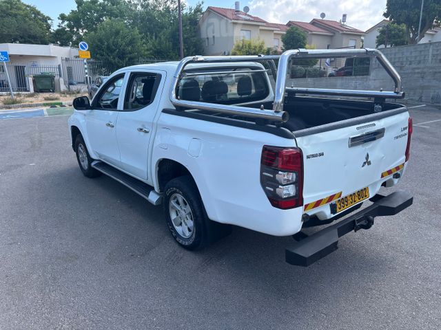 מיצובישי טרייטון / L200