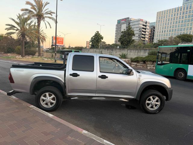 איסוזו די-מקס