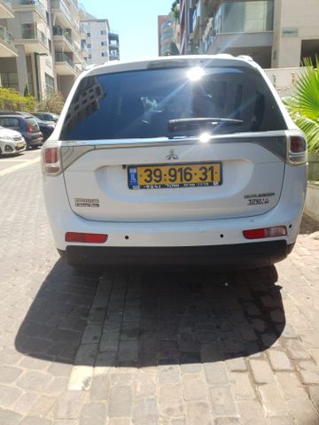 מיצובישי אאוטלנדר