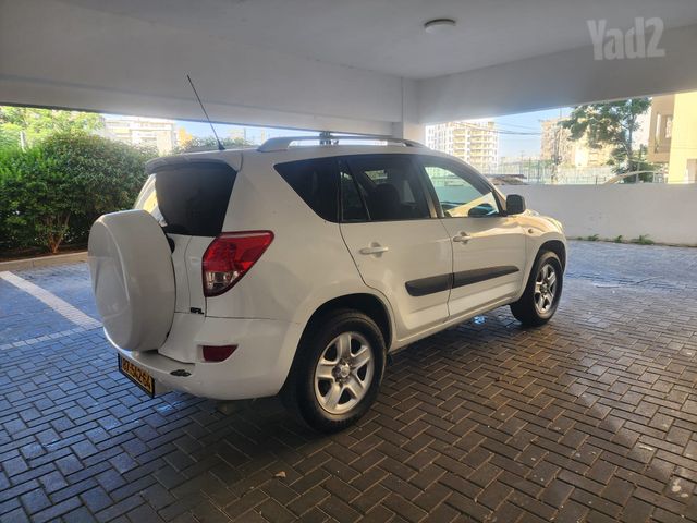 טויוטה RAV4