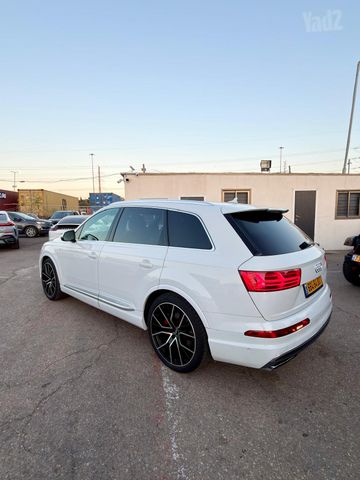 אאודי SQ7