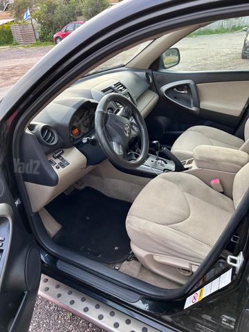 טויוטה RAV4
