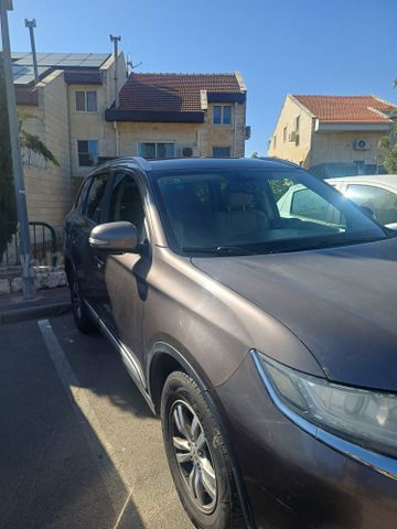 מיצובישי אאוטלנדר
