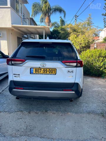 טויוטה RAV4