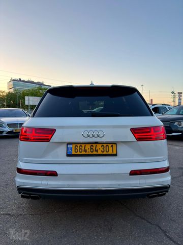 אאודי SQ7