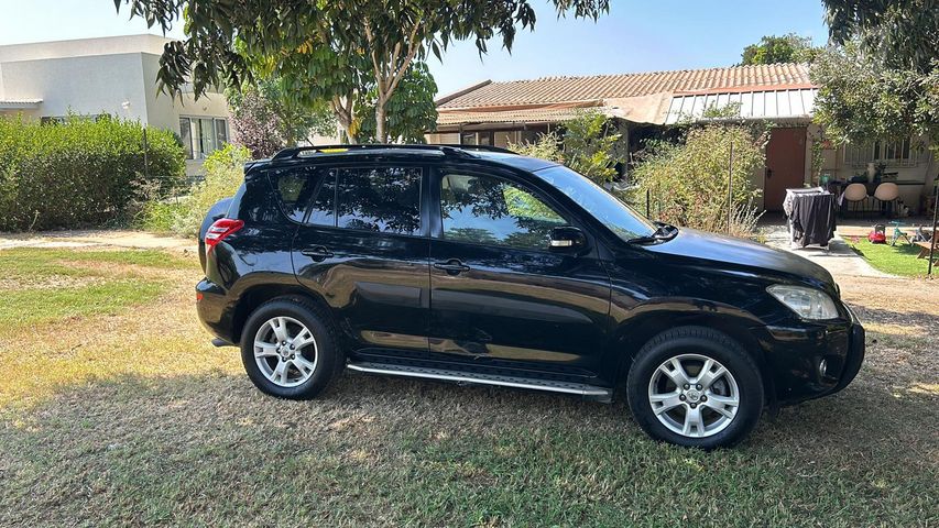 טויוטה RAV4