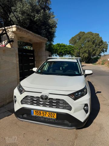 טויוטה RAV4