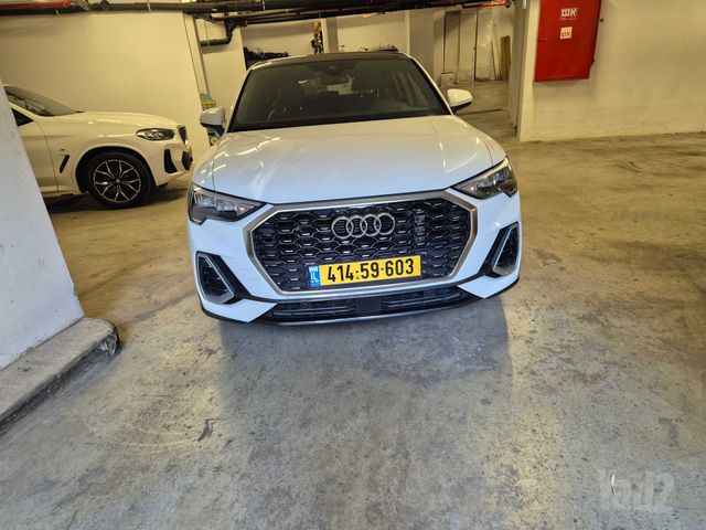 אאודי Q3