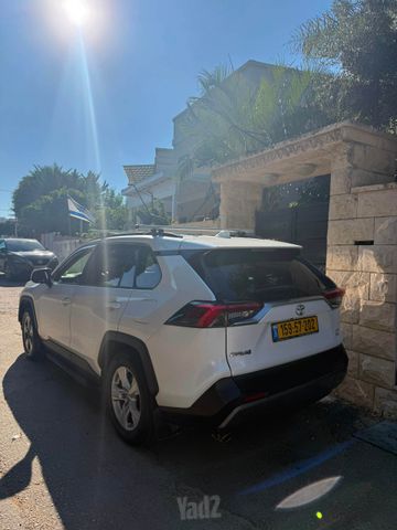 RAV4 4X4 Experience אוט׳ 2.0 (175 כ״ס)