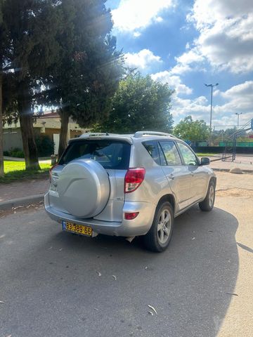 טויוטה RAV4
