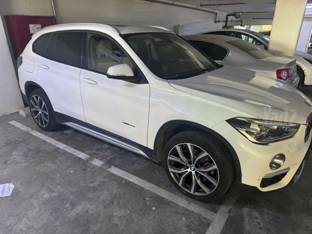 ב מ וו X1