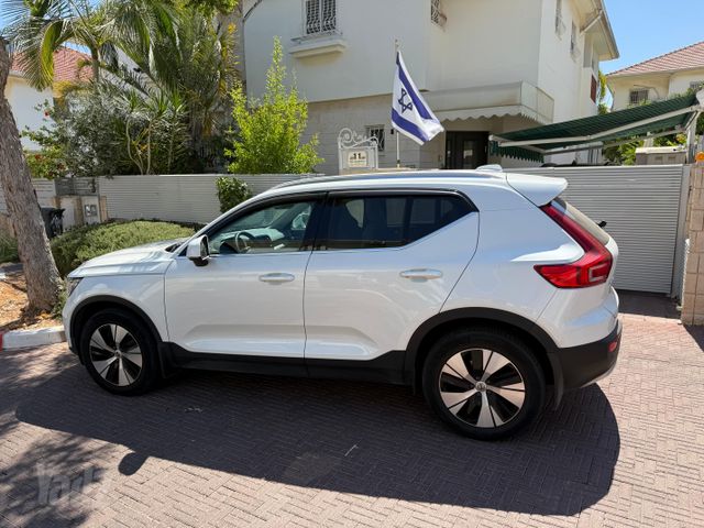 מודעת רכב וולוו XC40