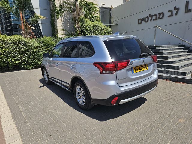 מיצובישי אאוטלנדר