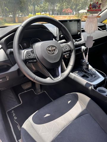 טויוטה RAV4