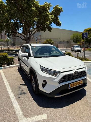 טויוטה RAV4