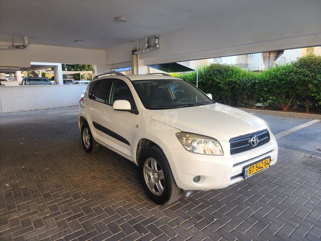 טויוטה RAV4