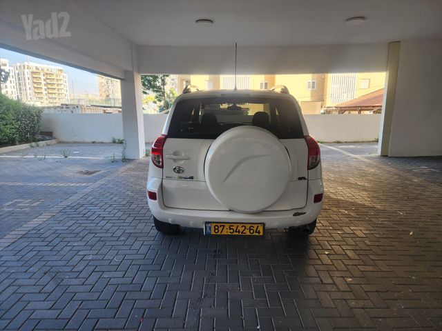 טויוטה RAV4