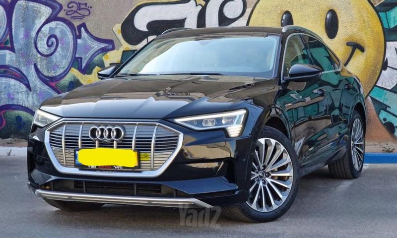 מודעת רכב אאודי E-tron