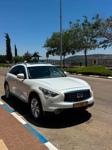 אינפיניטי QX70