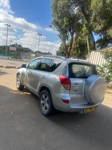 טויוטה RAV4