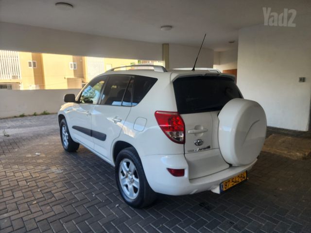 טויוטה RAV4
