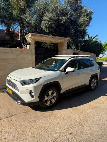 טויוטה RAV4
