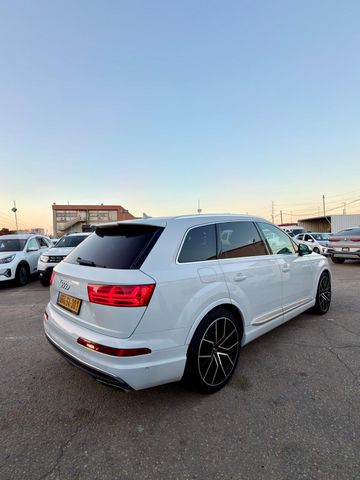 אאודי SQ7